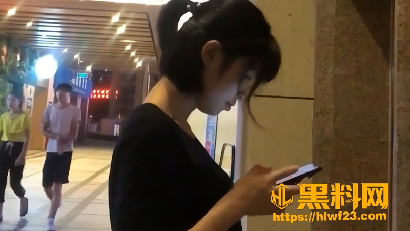 极品女神激情放尿片段1
