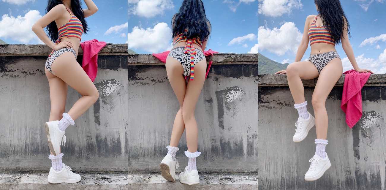 海角大神 长腿女儿丽丽 户外废弃建筑女儿逼痒 来着月经就操逼 全部射在女儿背上