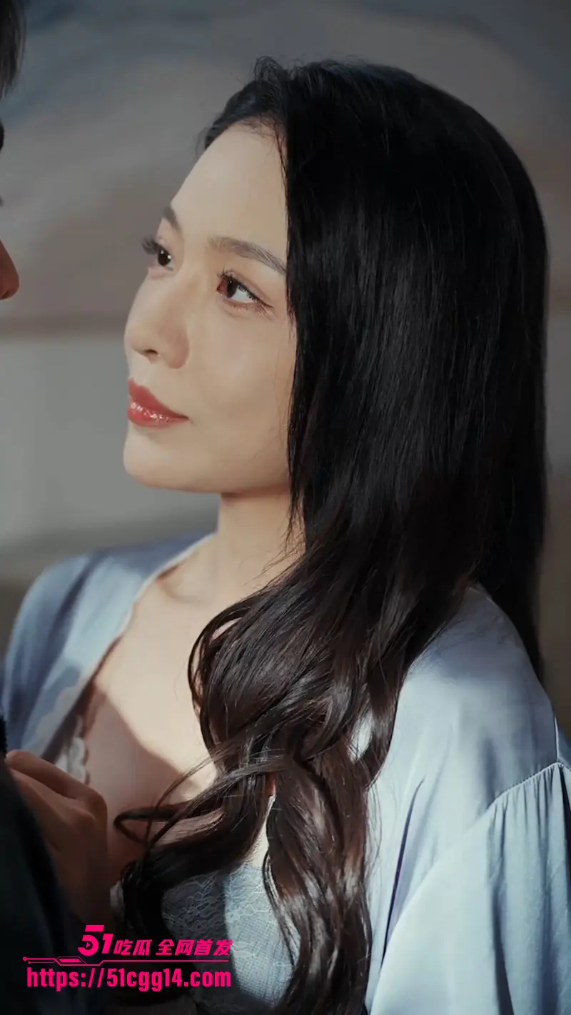 短剧《金风玉露》精英律师陈思语魂穿九零私生女 为破三十年死局与野心勃勃的他缔结盟约！