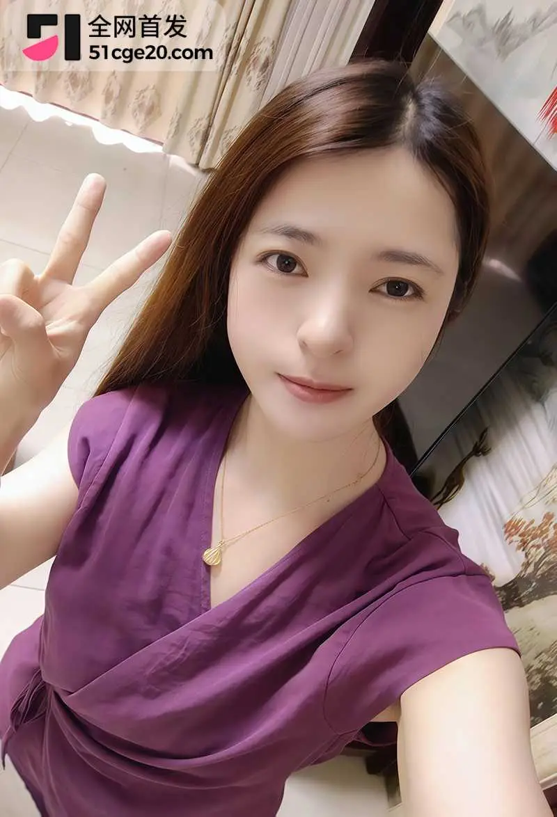 广东清远人妻 吴慧桃 大量淫拍流出 带娃约炮被后入内射 各种骚装自慰 堪称顶级母狗