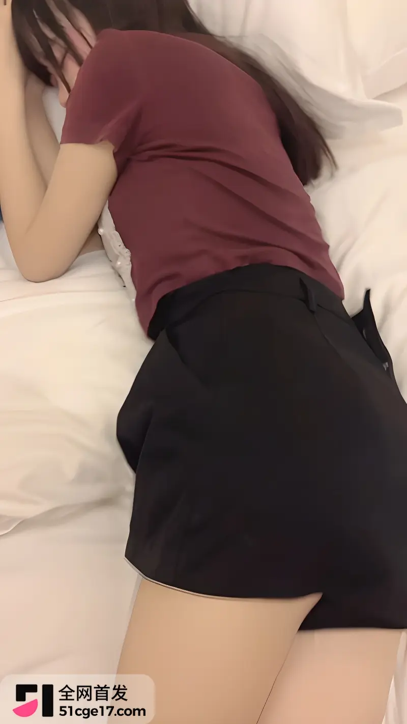 51原创乱伦姐弟情 表妹剃了逼毛后水嫩多汁 傲娇不让舔却主动吞棒 唾液拉丝超诱人！