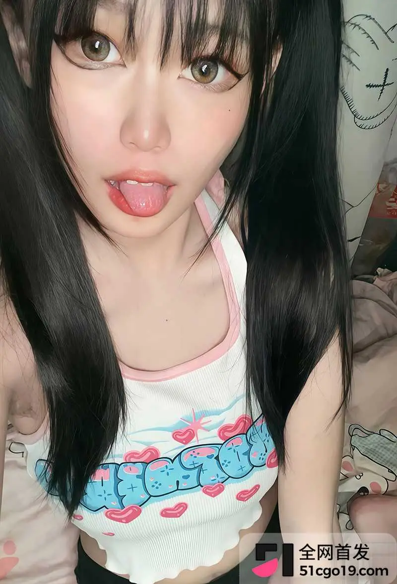 清纯女大学生 在寝室自慰视频流出 全裸露脸偷偷拉帘抠逼 压抑淫叫刺激爆棚