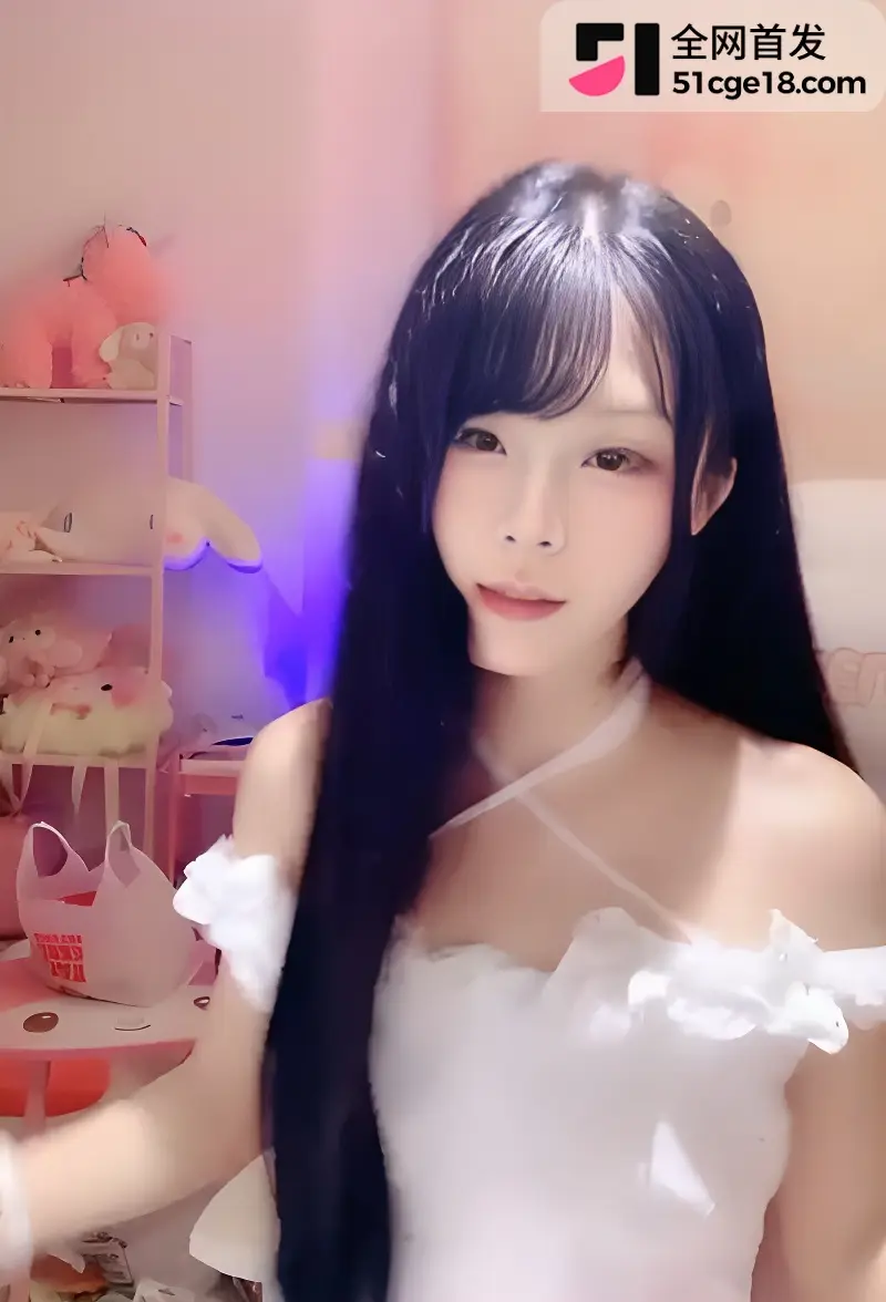 极品主播 呆呆萝 自慰大秀 张开骚穴夹烟没夹稳 烫到屁股后又用玩具狂插！