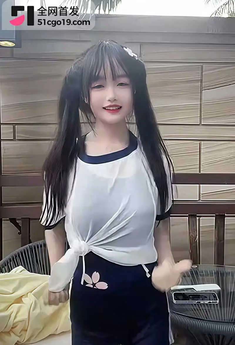 快手反差嫩妹 小芷儿 会员骚舞福利 羞骚眼神轻轻拉丝 抖奶顶臀身姿诱人