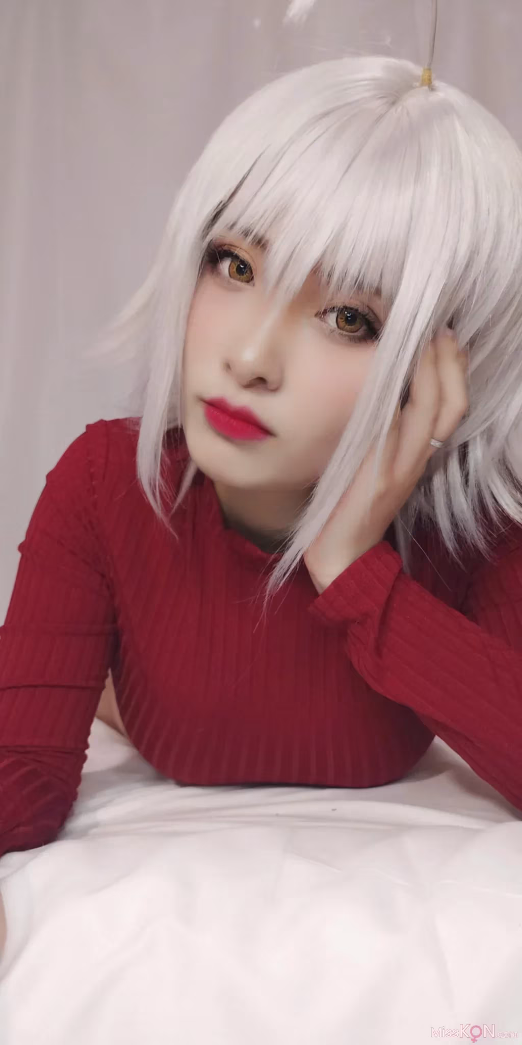 Coser@洛璃LoLiSAMA: 黑贞德 红色毛衣 7