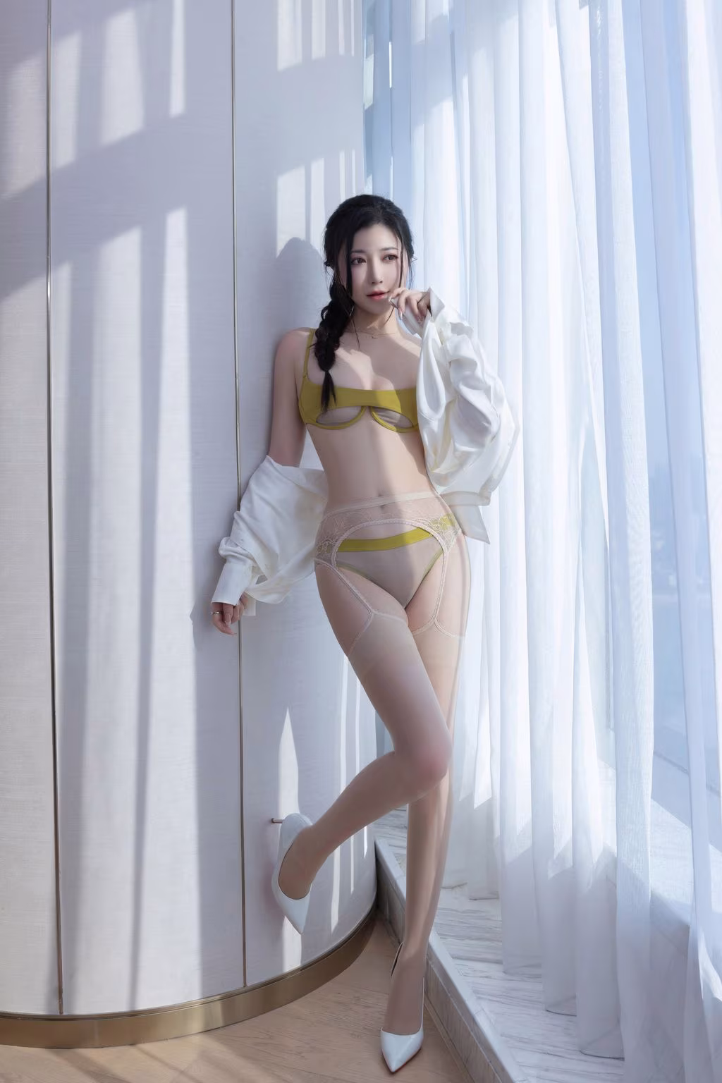 [内购无水印] 鱼子酱Fish: 秀人网模特 纯欲黄色丝袜 18