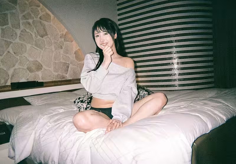 [動圖] 小野阪ゆいか夕焼けジェラシー12月新作「押しに弱そうな同じ職場のおっとり美人 (31P)
