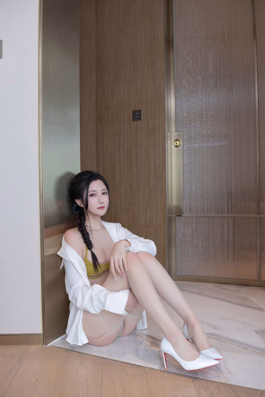 [内购无水印] 鱼子酱Fish: 秀人网模特 纯欲黄色丝袜 3