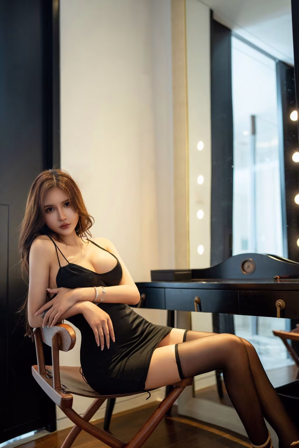 [内购无水印] Emily尹菲: 秀人网模特 未知白色液体 8