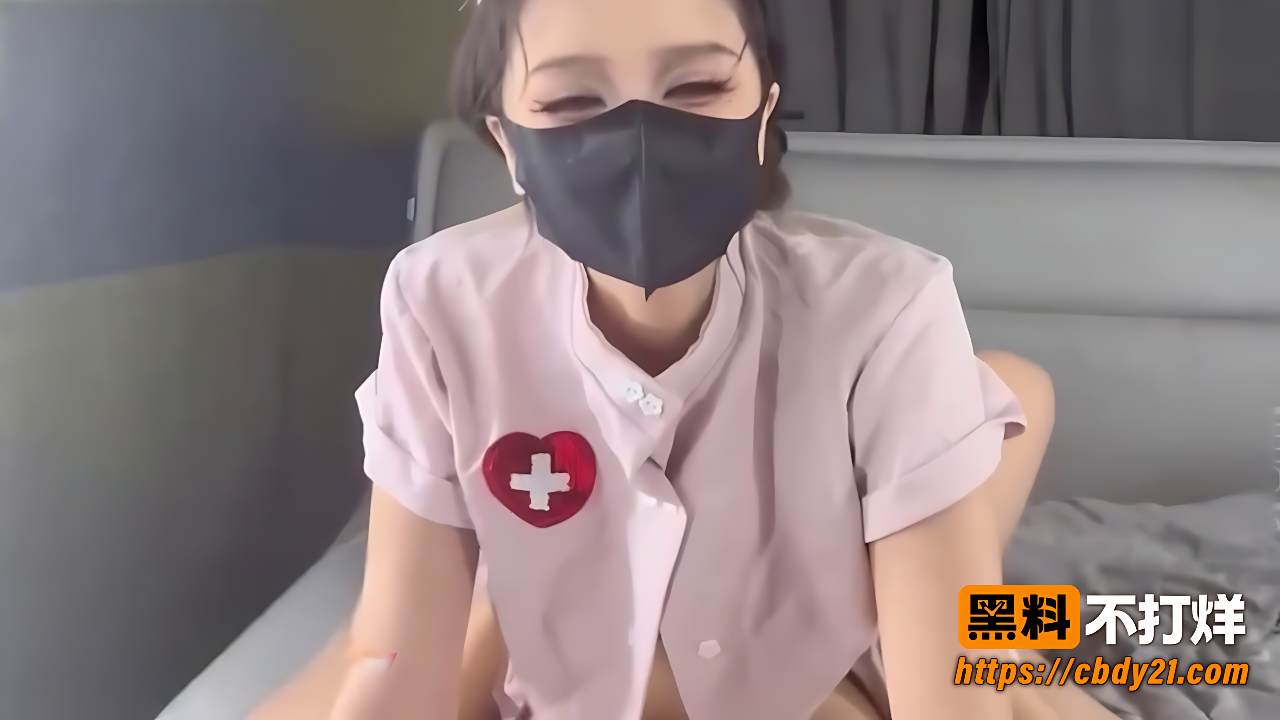 苏小涵身穿粉色护士服跪床勾引男粉丝7