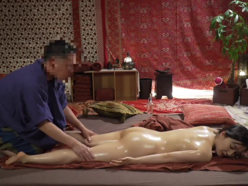 泰式古法按摩，下流的淫穴完全展露！敏感・痉挛・高潮・刚毛・中出・困惑・人妻・潮吹的总集篇！用按摩让性慾完全舒畅！ FC2-PPV-4819637